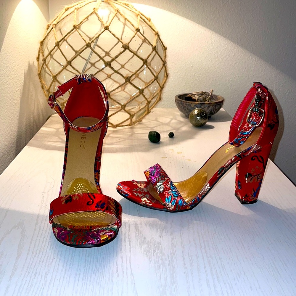 Vibrant floral strappy heel
